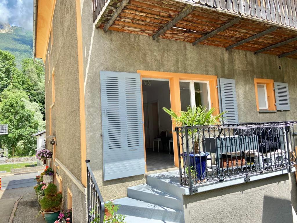 Chasa Sassalbo Bed & Breakfast Poschiavo Bagian luar foto